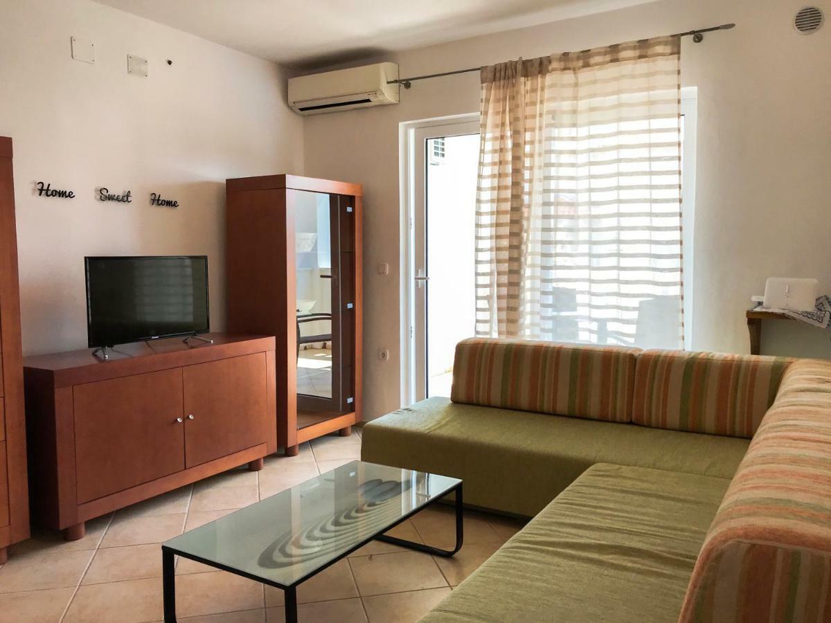 Mr. Hall Apartment Barbat na Rabu